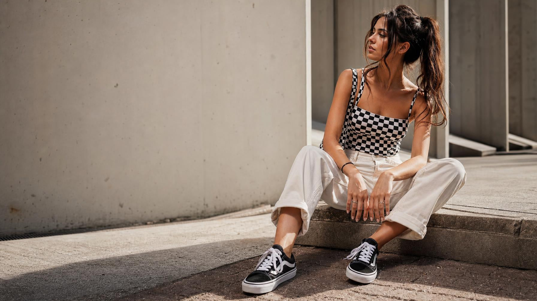 Come abbinare le Vans da donna: outfit per ogni occasione