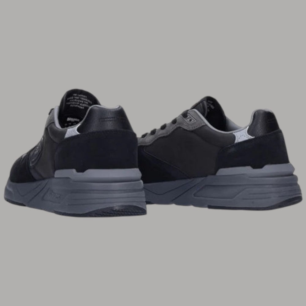 Sneakers uomo Blauer OZARK01 in pelle nera con suola grigia e dettagli in tessuto