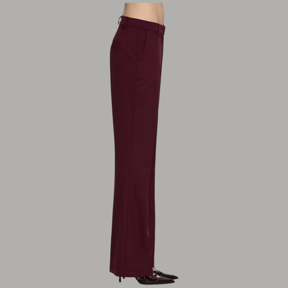 Pantalone Relish Iussis color vino visto di lato, con vita alta e gamba svasata
