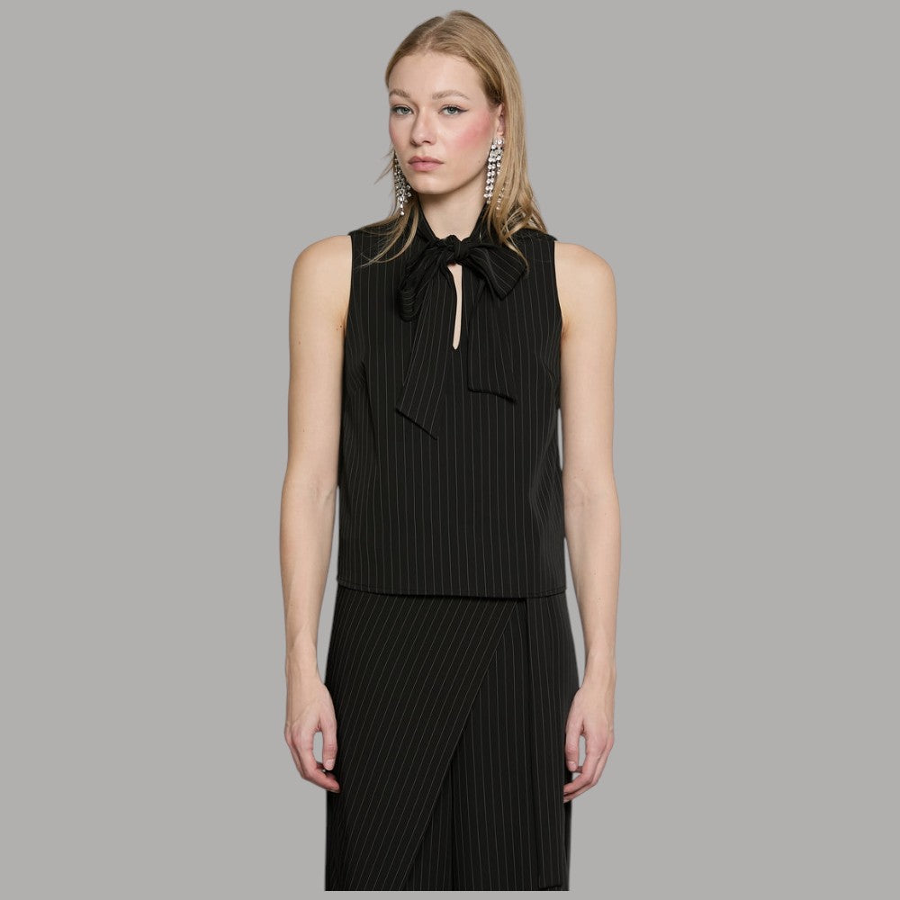 Blusa Relish a righe gessate con fiocco