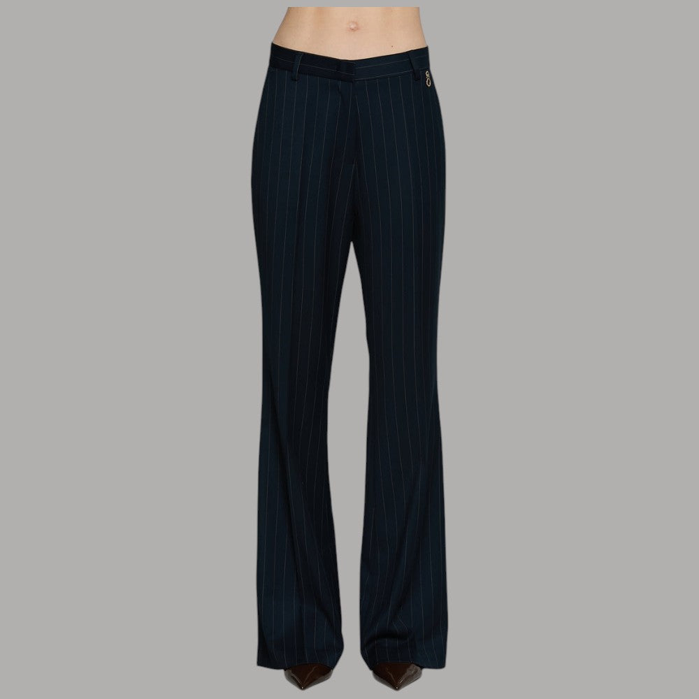Pantalone Relish Iussis blu gessato a vita alta, vista frontale con gamba a zampa