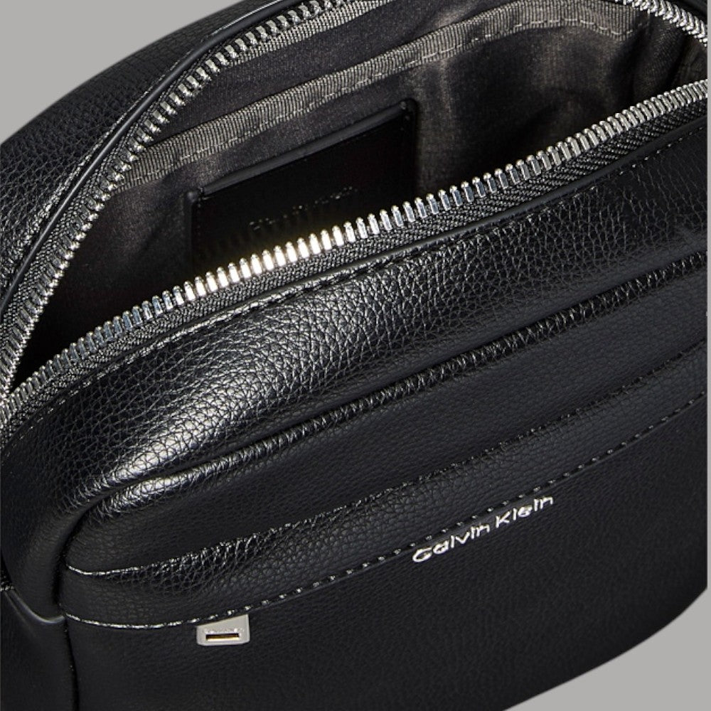 Bosello da uomo Calvin Klein reporter nero in pelle con zip e logo frontale
