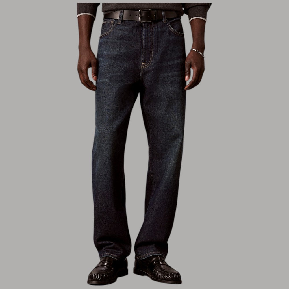 Jeans da uomo Calvin Klein Taper 90s blu scuro con effetto usato dettagli cuciture e tasche posteriori