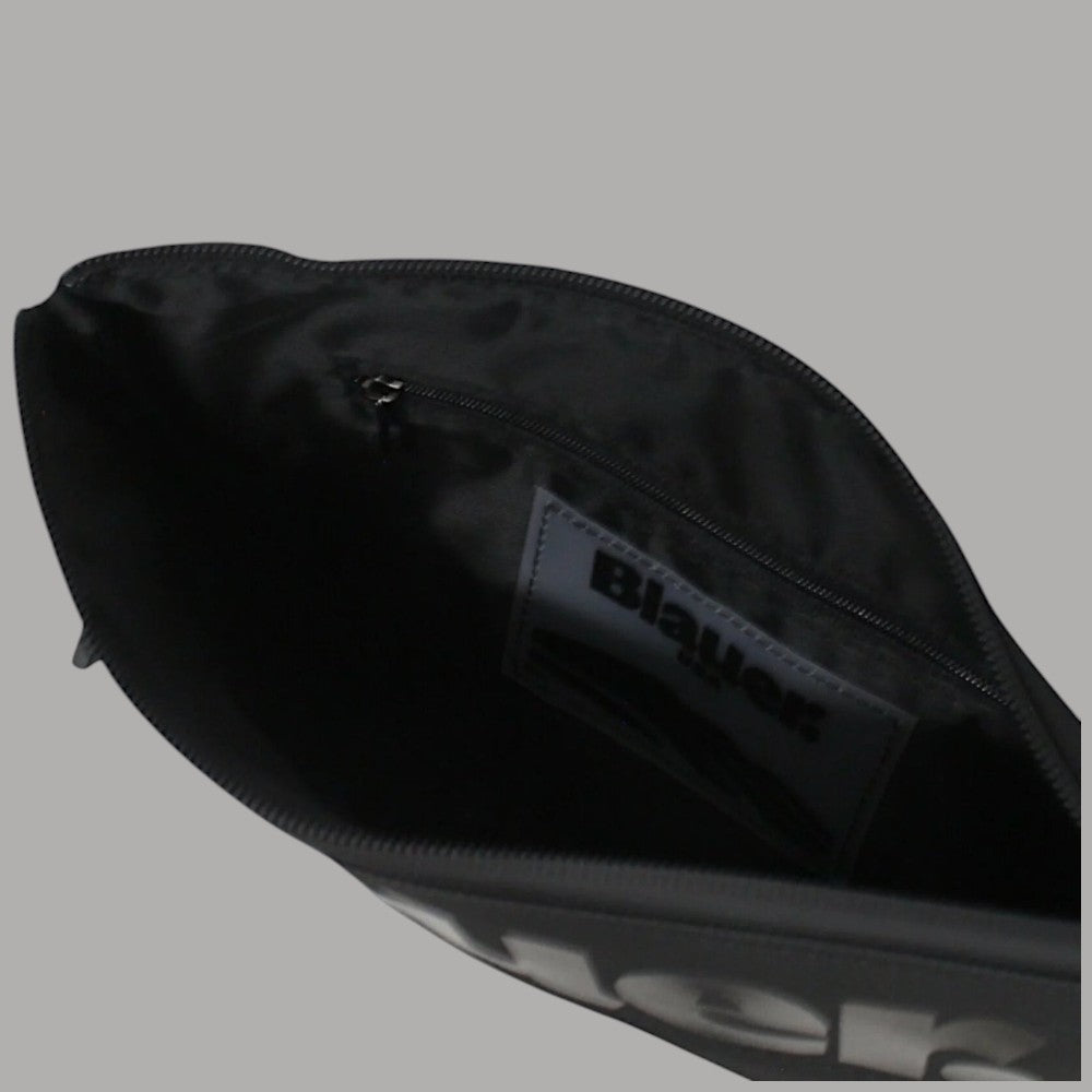 Pochette uomo Blauer in nylon cerato nera con zip e Logo interno