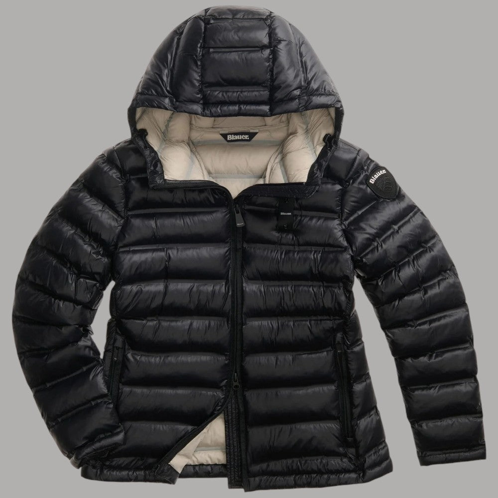 Piumino corto Blauer Ellis nero con cappuccio, zip frontale e fodera chiara