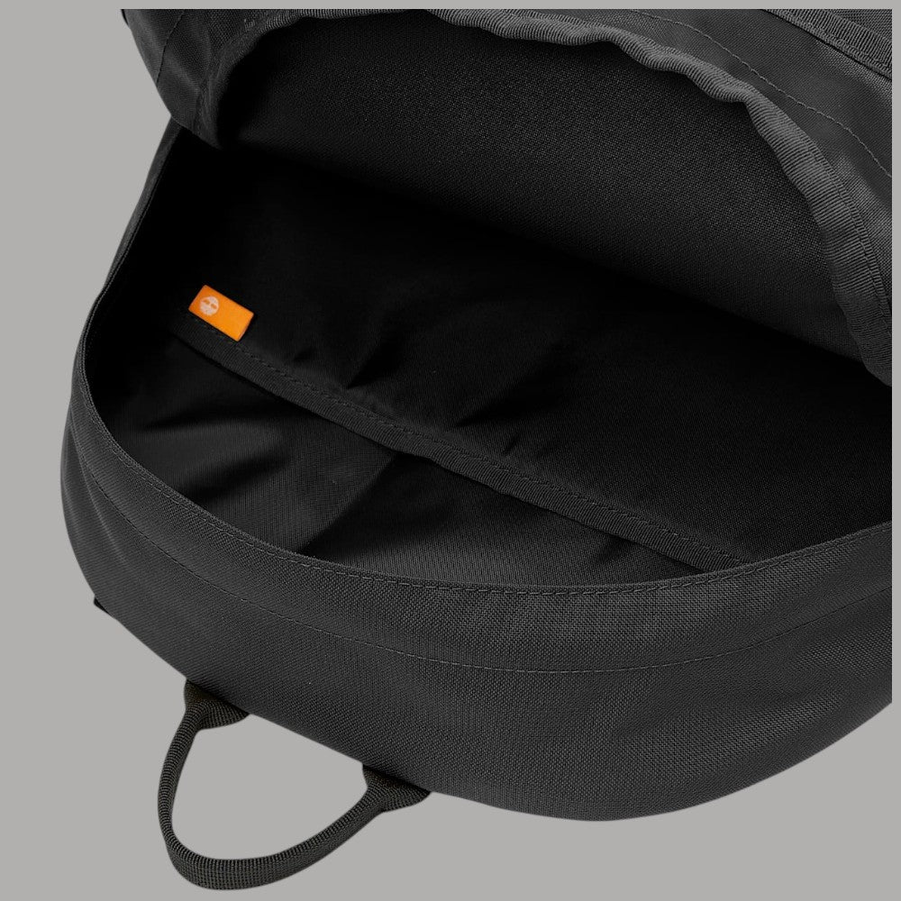 Timberland backpack nero con scomparto interno e dettaglio logo orange