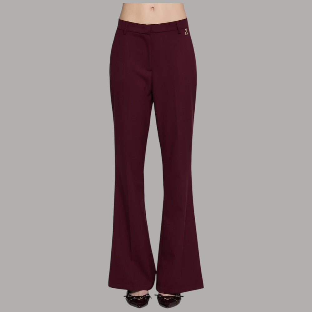 Pantalone Relish Iussis color vino, a vita alta con gamba svasata e tasche anteriori