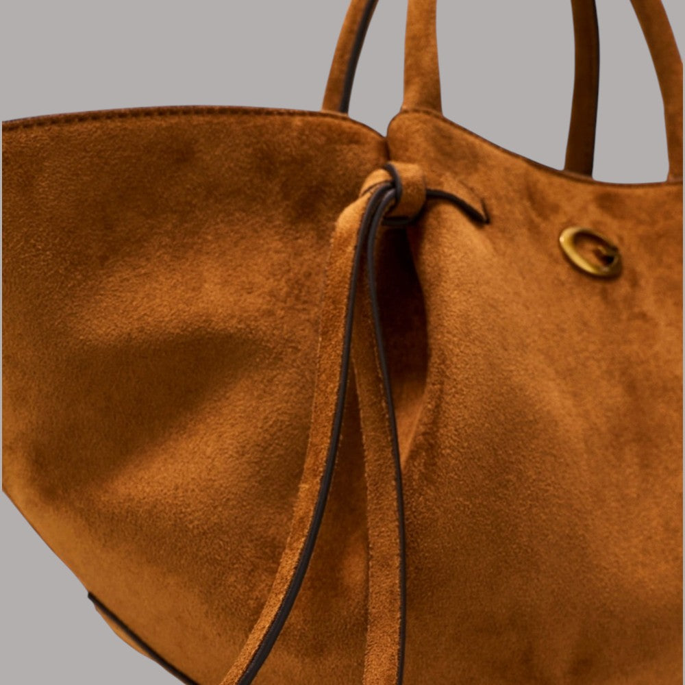 Borsa a mano Guess Allegra in suede con tracolla removibile in marrone