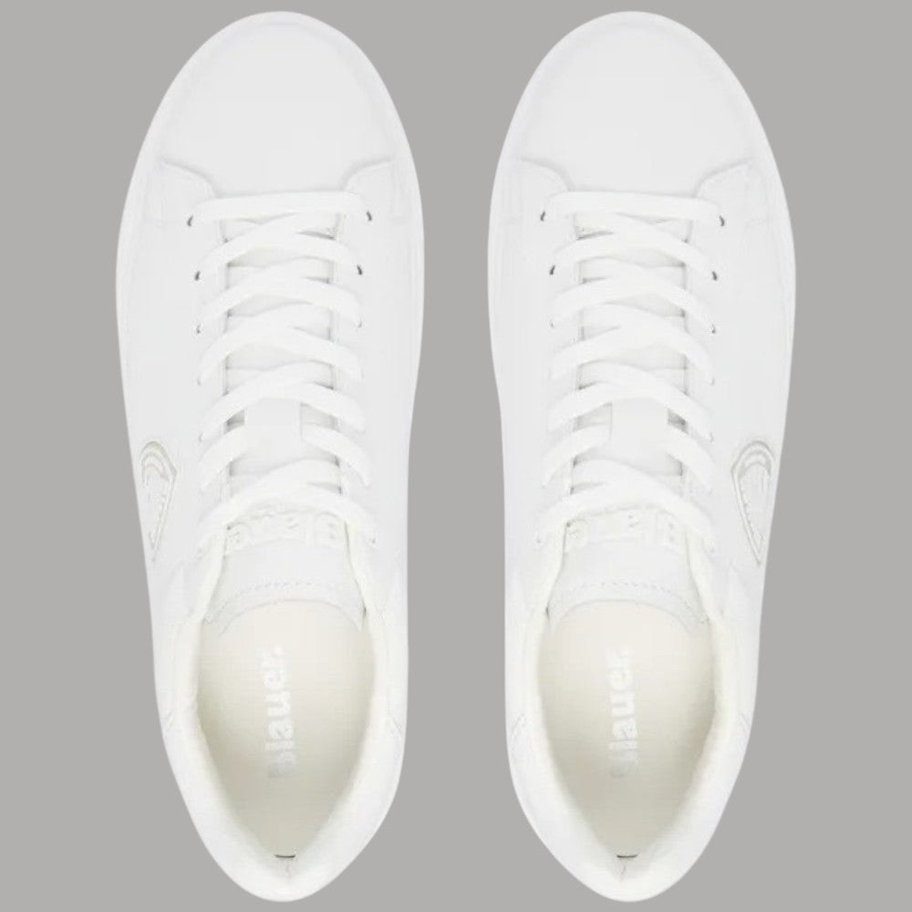 Sneakers basse in pelle bianca, vista frontale con lacci e punta