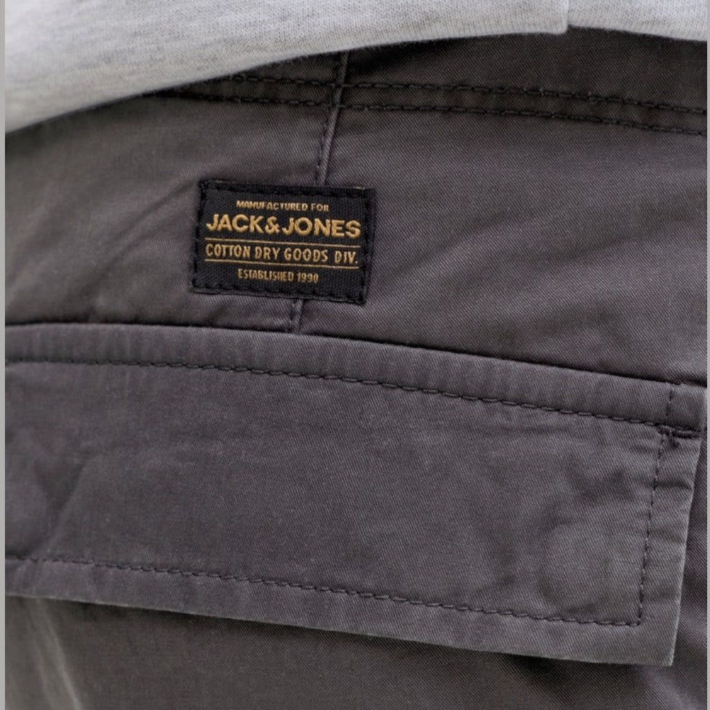 Etichetta Jack & Jones su bermuda cargo in cotone grigio scuro
