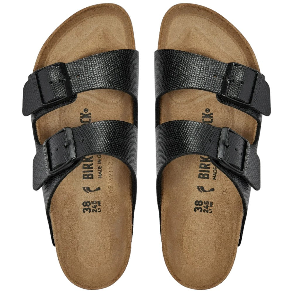 Ciabatte Birkenstock Arizona nere con cinturini e marcatura taglia 38 sul plantare.