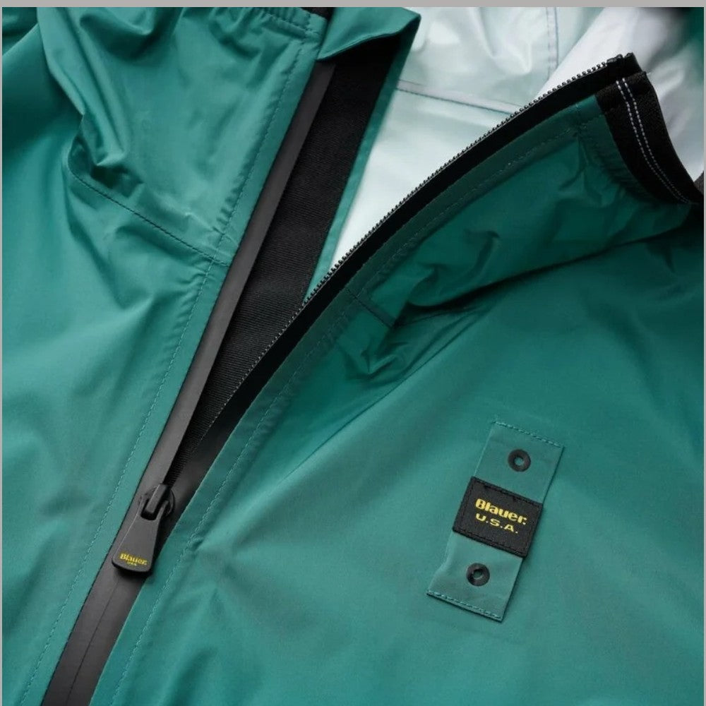 Giacca a vento uomo verde in nylon, zip spalmata ed etichetta logo sul petto