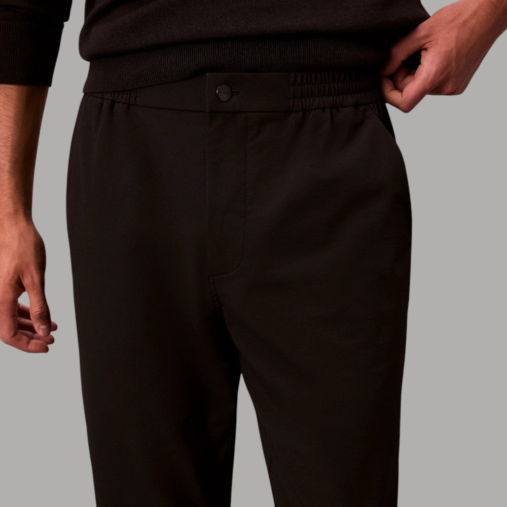 Calvin Klein Pantalone Jogger Comfort Fit Tecnico Antipiega - Prodotti di Classe