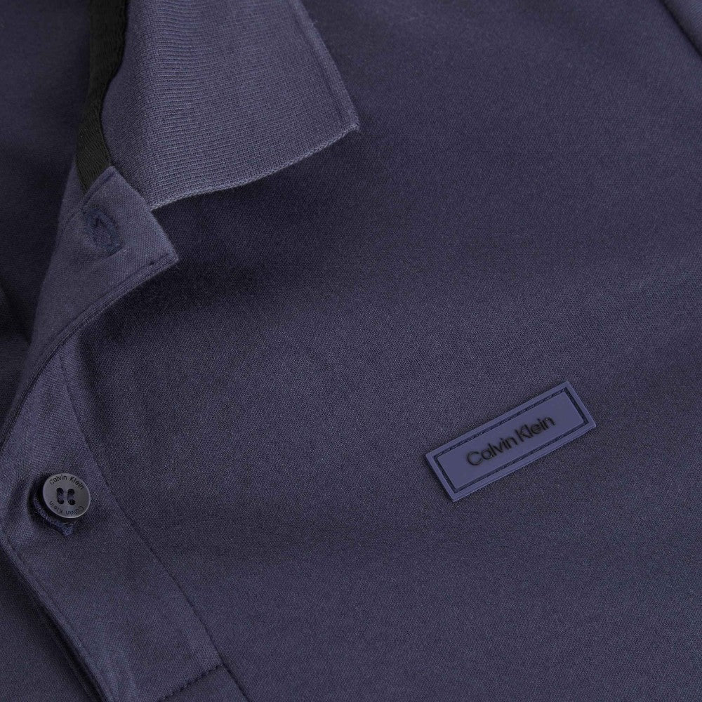 Polo blu scuro: colletto, bottoni e patch con logo Calvin Klein
