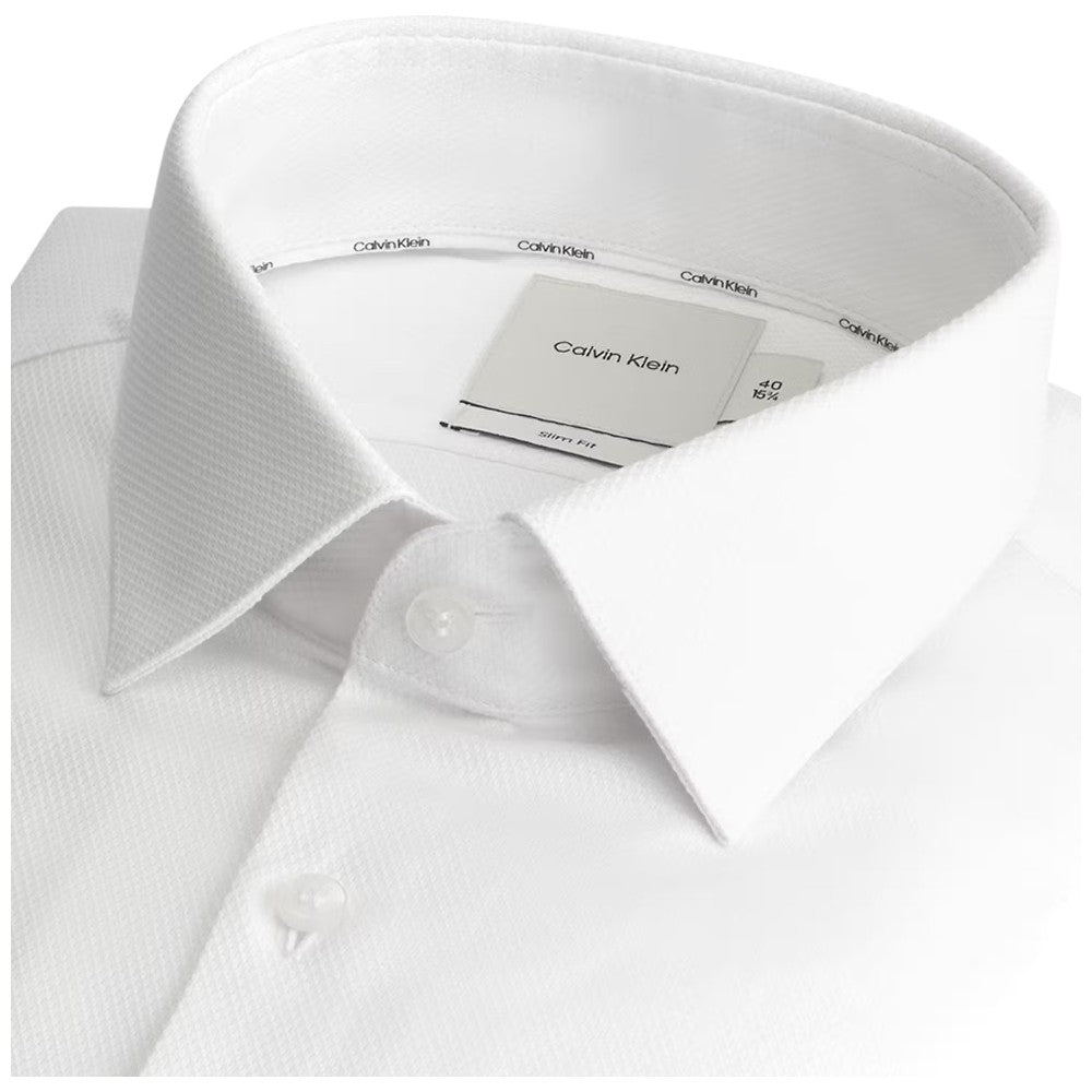 Camicia bianca strutturata Calvin Klien, collo e patta con bottoni, etichetta