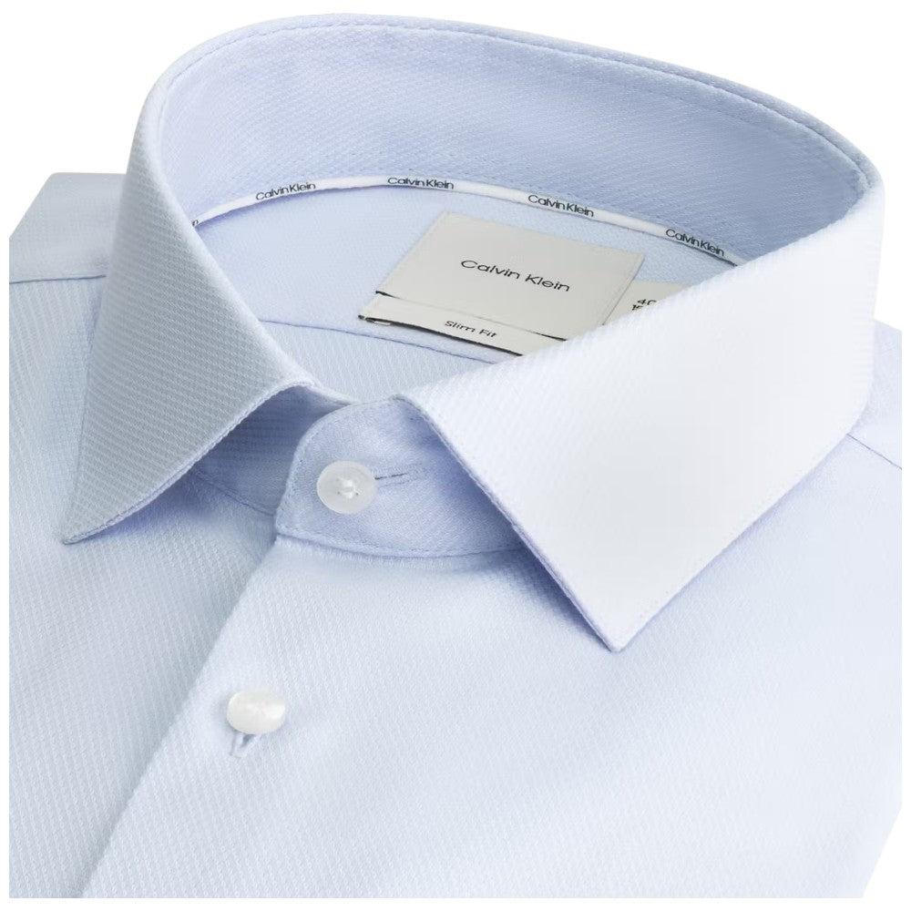 Camicia celeste strutturata Calvin Klien, colletto a punta e bottoncini frontali