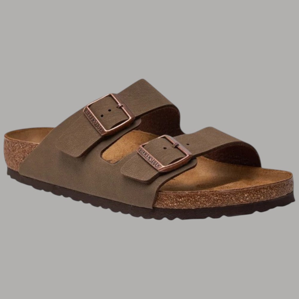 Ciabatte Birkenstock Arizona mocca con due fibbie, vista inclinata