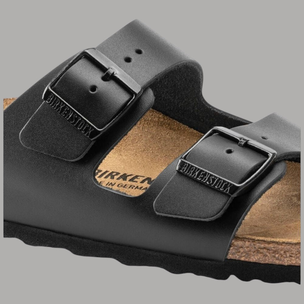 Ciabatte Birkenstock Arizona nere in pelle, fibbie in metallo e cinturini regolabili