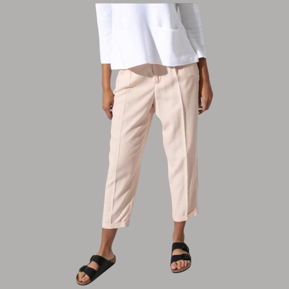 Ciabatte Birkenstock Arizona nere con fibbie regolabili, indossate