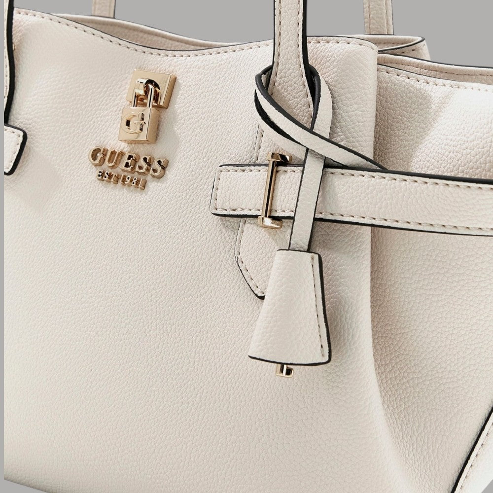 Guess Borsa a Spalla Yesba in Saffiano con Metalleria Dorata - Prodotti di Classe