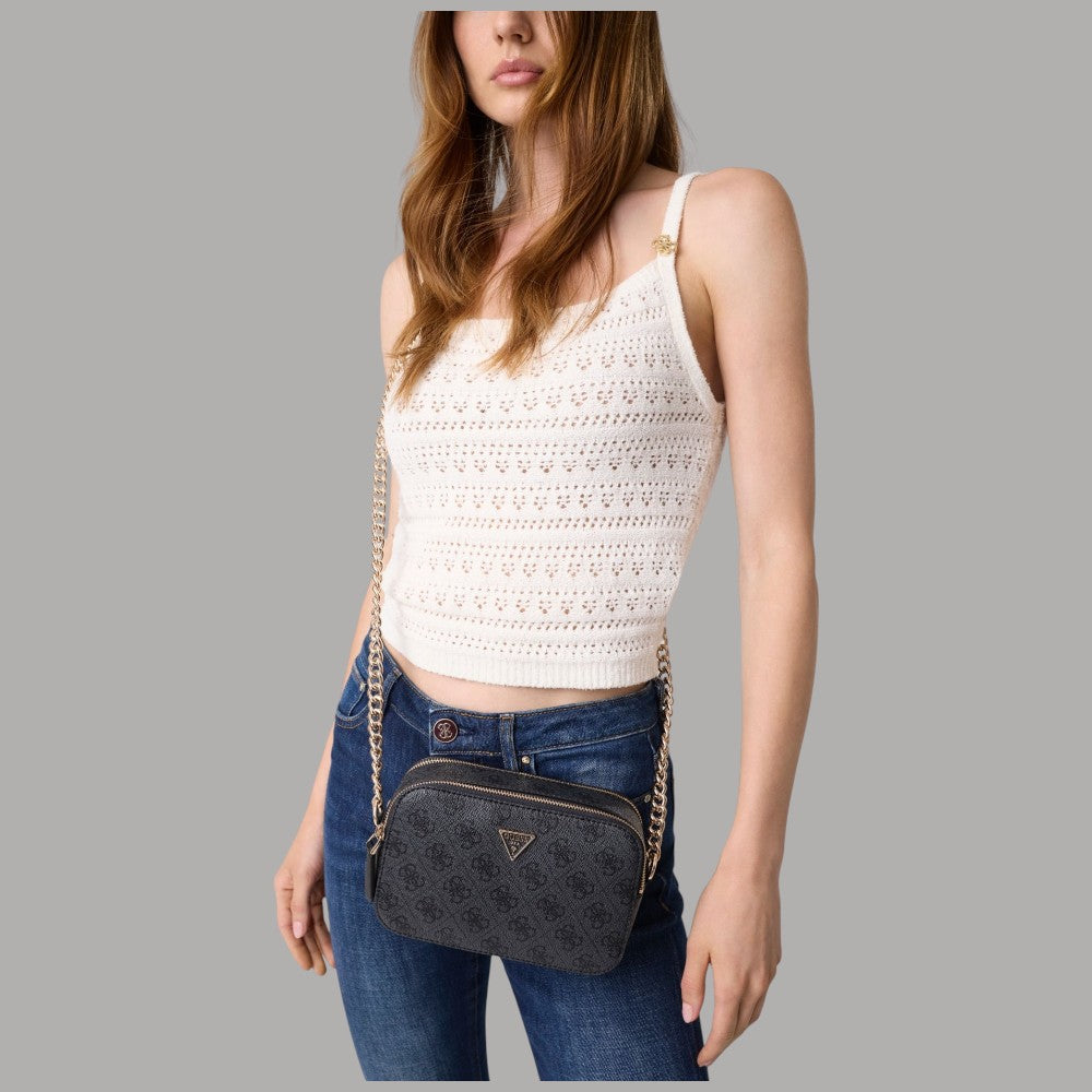 Borsa mini tracolla Guess Noelle nera con tracolla a catena dorata e zip