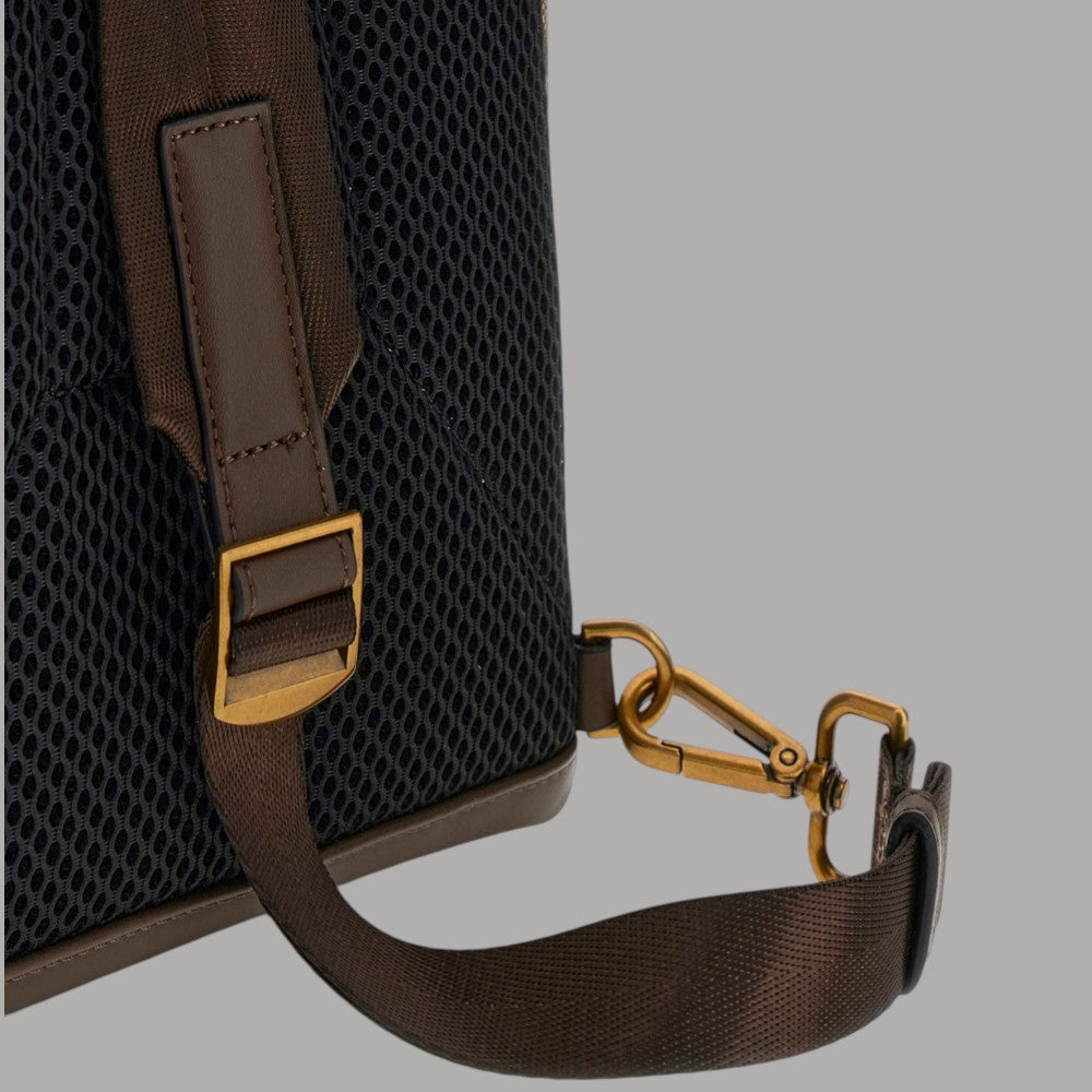 Guess zaino Milano monospalla con logo dorato e zip - Prodotti di Classe