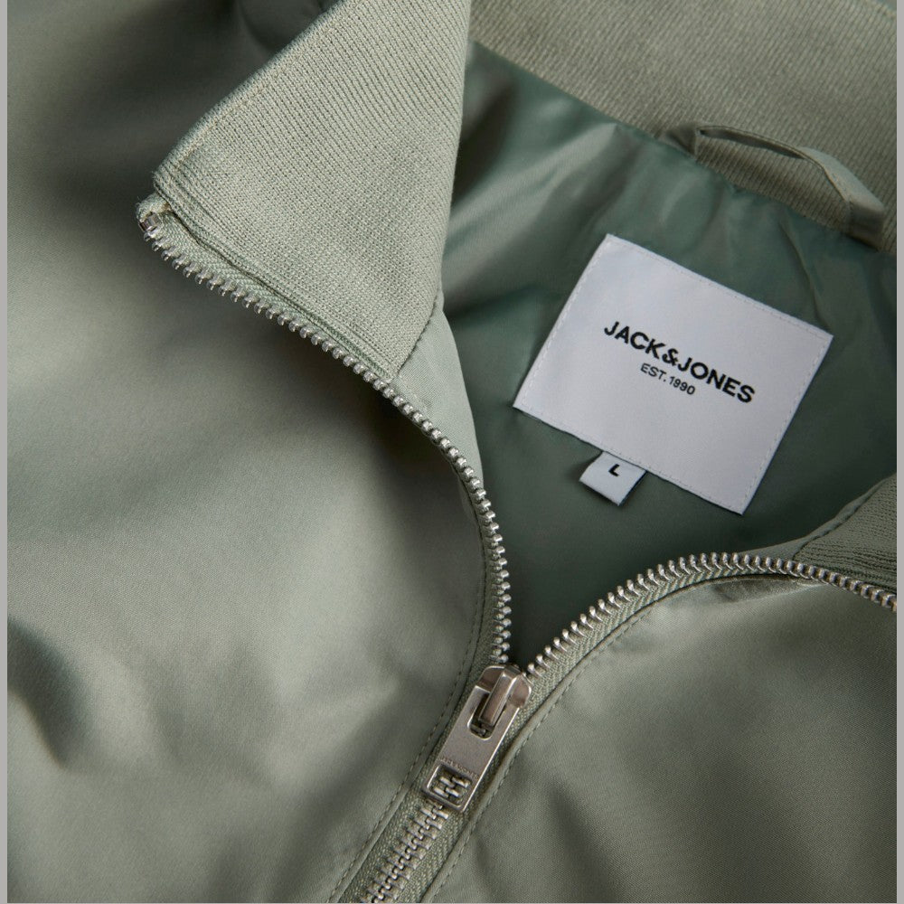 Giacca bomber: etichetta interna e zip frontale con bordo a costine, verde