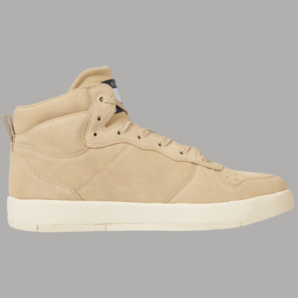 Sneakers alte in pelle scamosciata beige con tomaia trapuntata e lacci