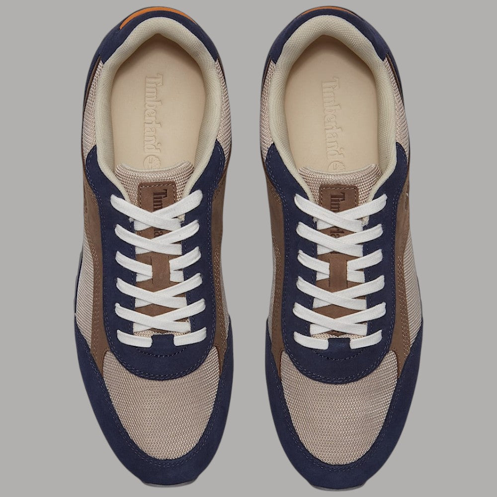 Sneaker Timberland con tomaia beige e pannelli blu, lacci bianchi e interno chiaro