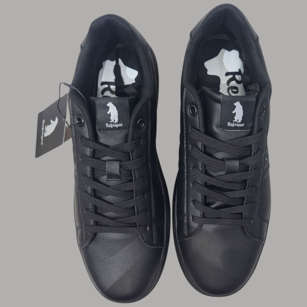 Sneakers uomo nere Refrigue in similpelle e gomma, vista dall’alto con logo