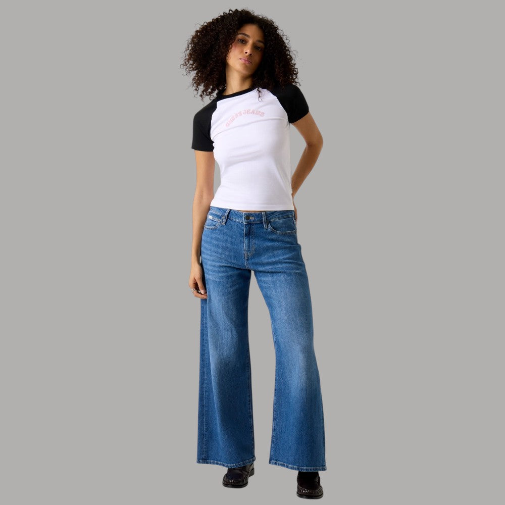Elegante T-shirt Guess GJ Donna Slim con Logo Stampato in Cotone - Prodotti di Classe