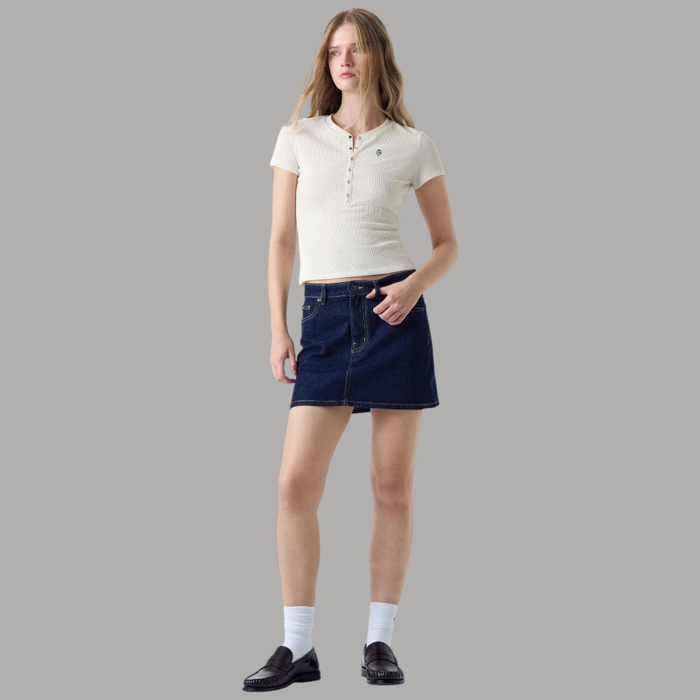 T-shirt Guess GJ Serafino Cropped Quadretti con Bottoni e Logo - Prodotti di Classe