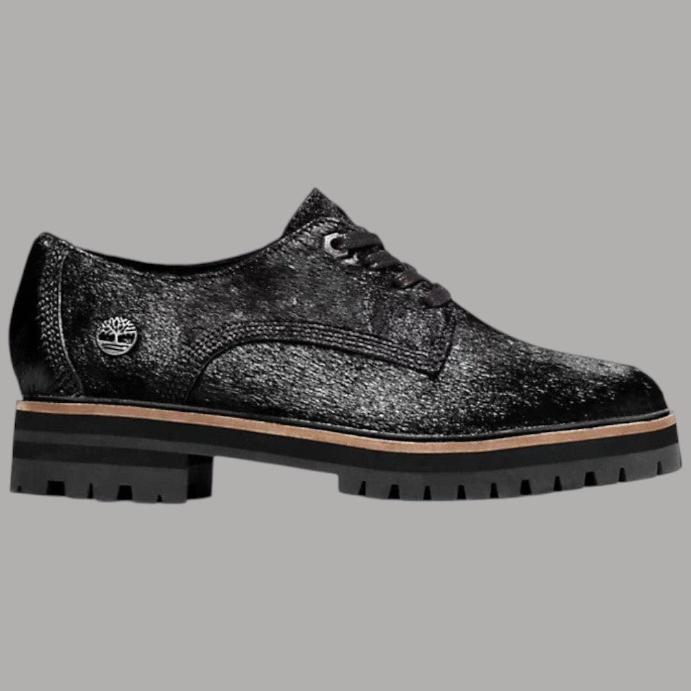 Scarpe Oxford Timberland da donna nere, lacci e suola dentellata.