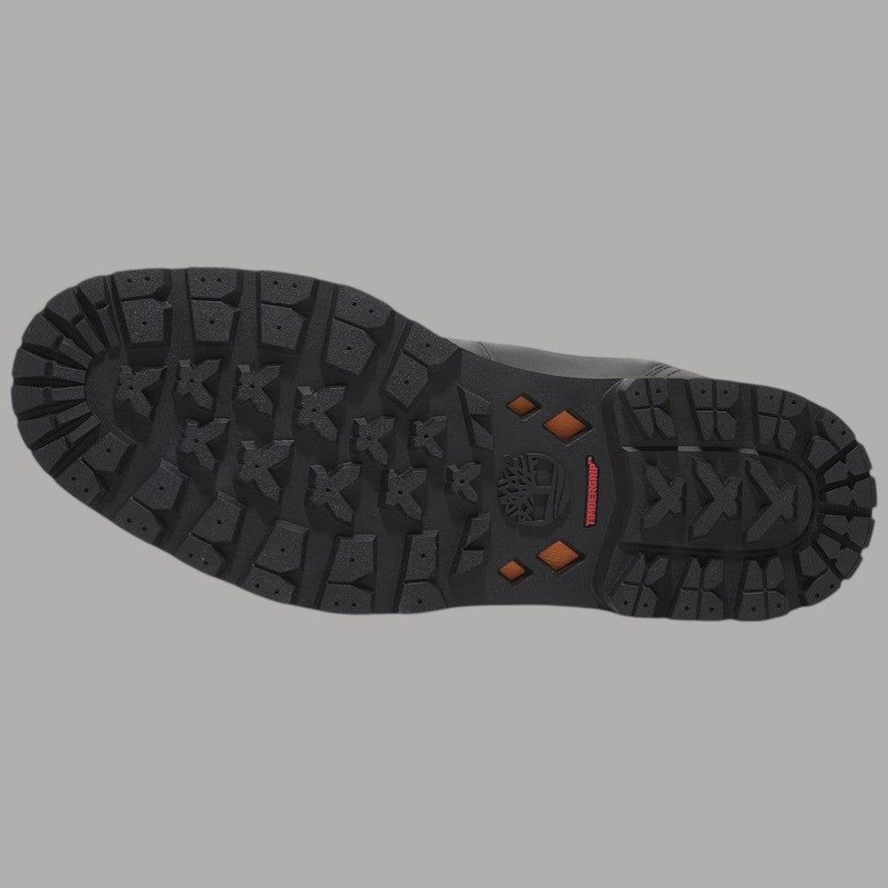 Suola di stivale Chelsea nero Timberland con battistrada a intagli e dettagli rossi