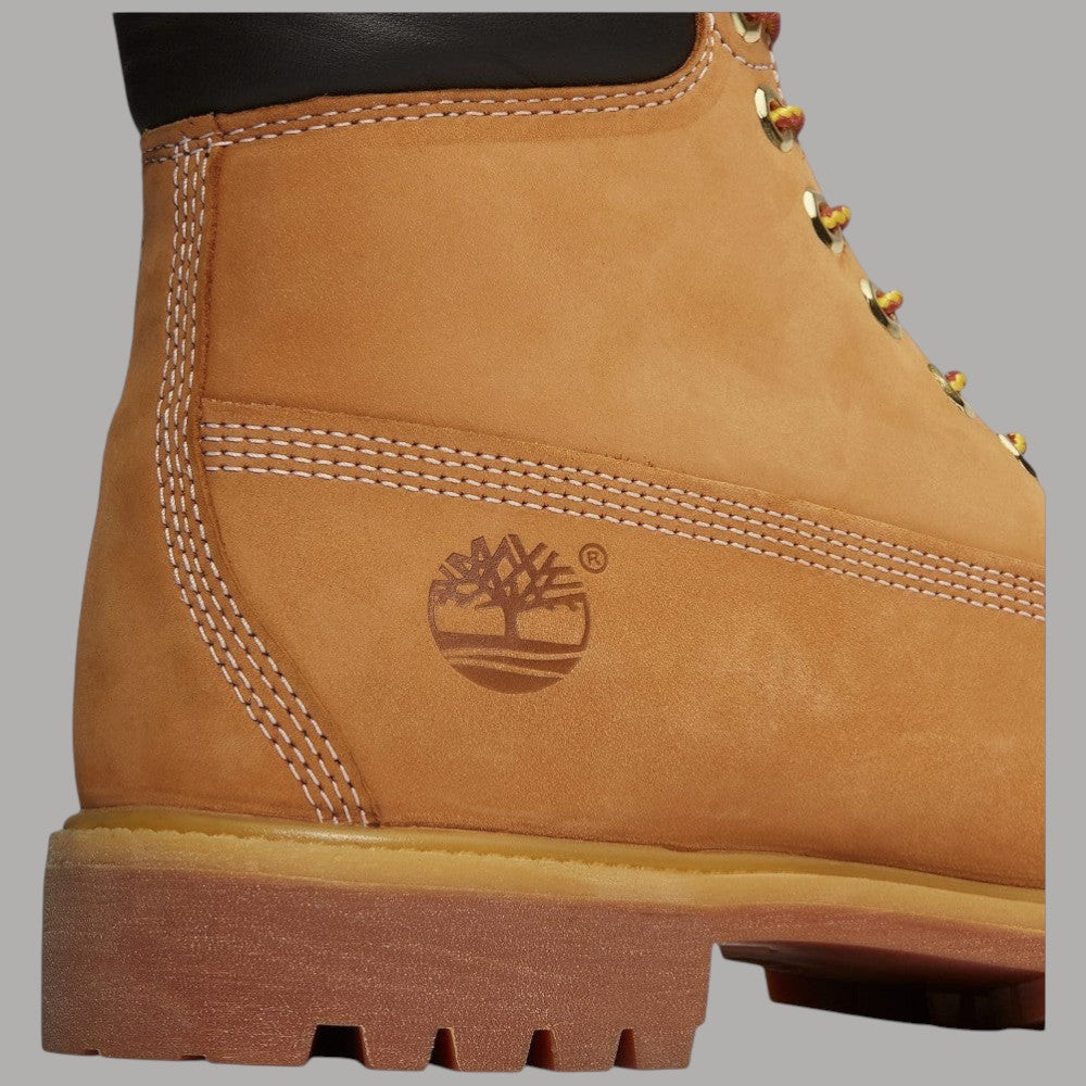 Stivale impermeabile giallo: logo Timberland sul lato, cuciture decorative e suola spessa