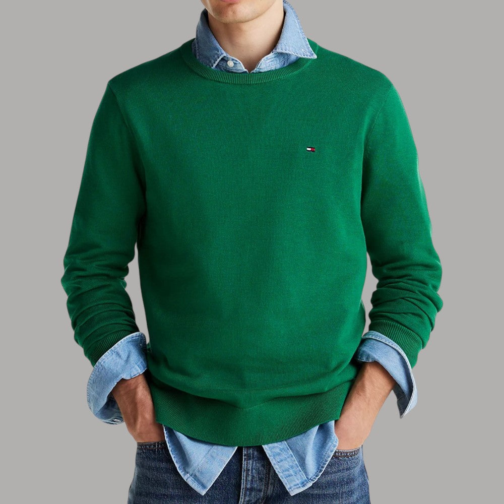 Maglione in cotone verde con bandierina ricamata al petto e girocollo