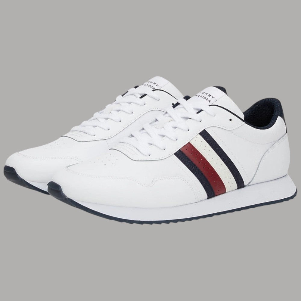 Sneakers bianche Tommy Hilfiger con lacci e righe blu-rosse sul lato
