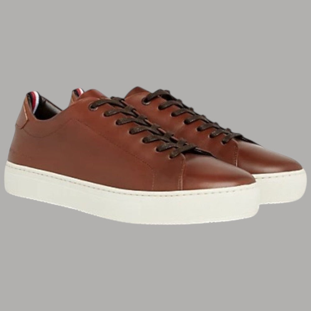 Sneakers in pelle marrone con lacci e dettagli multicolore al tallone