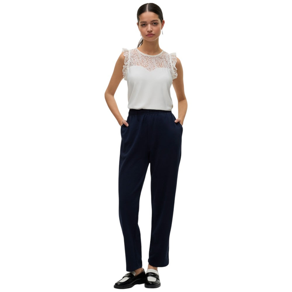 Pantaloni felpa Vero Moda Ronja blu scuro indossati, vita elasticizzata e tasche