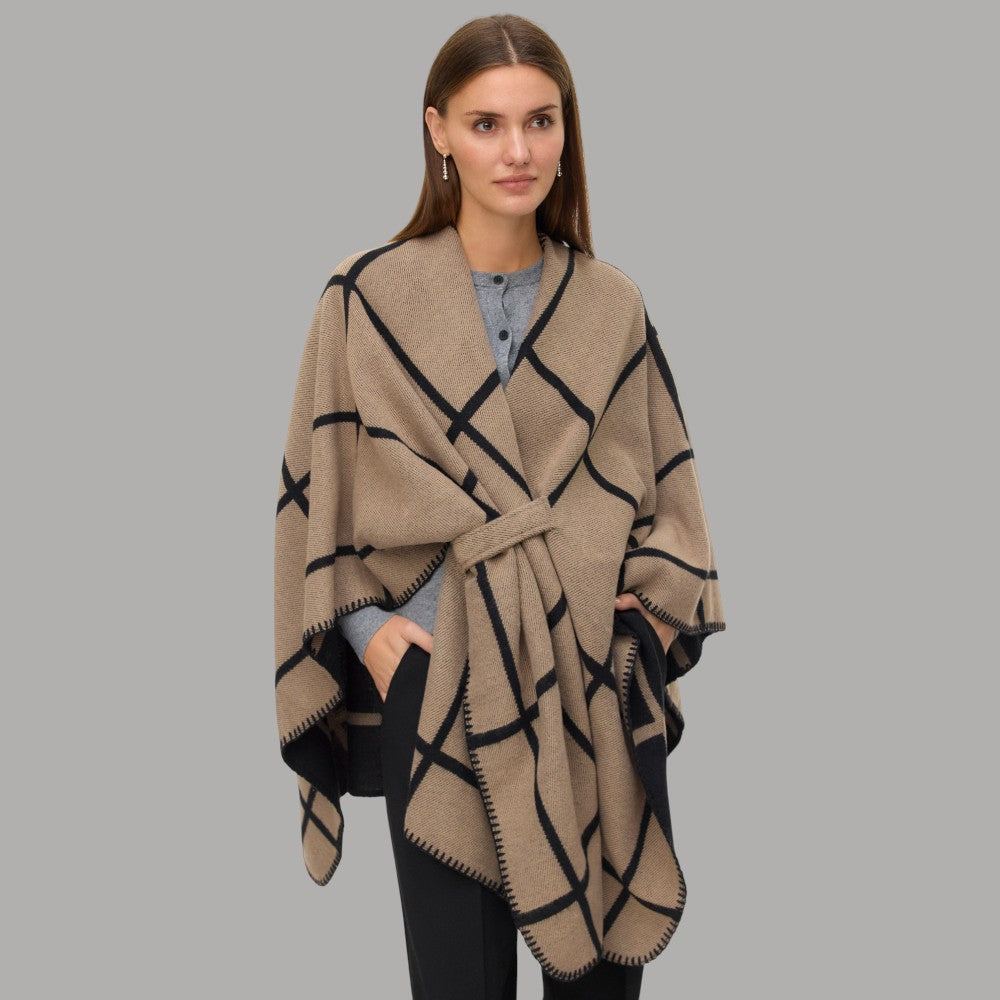 Poncho beige a quadri neri, scollo con chiusura e cintura annodata