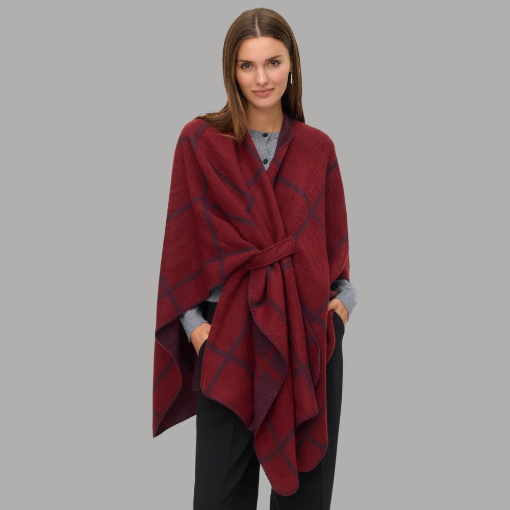 Poncho bordeaux a quadri scuri con cintura annodata e bordo a mantello