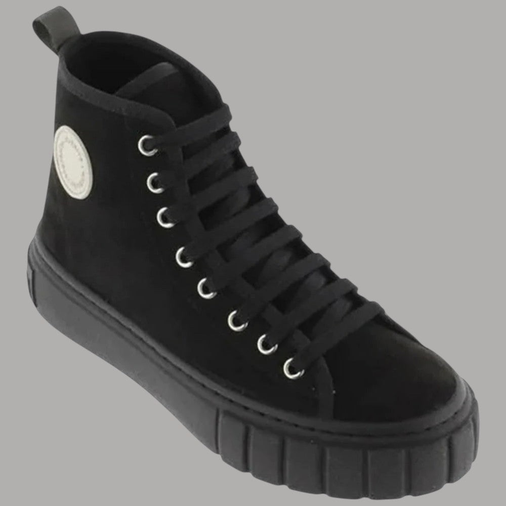 Scarpa alta scamosciata nera allacciata con suola in gomma naturale