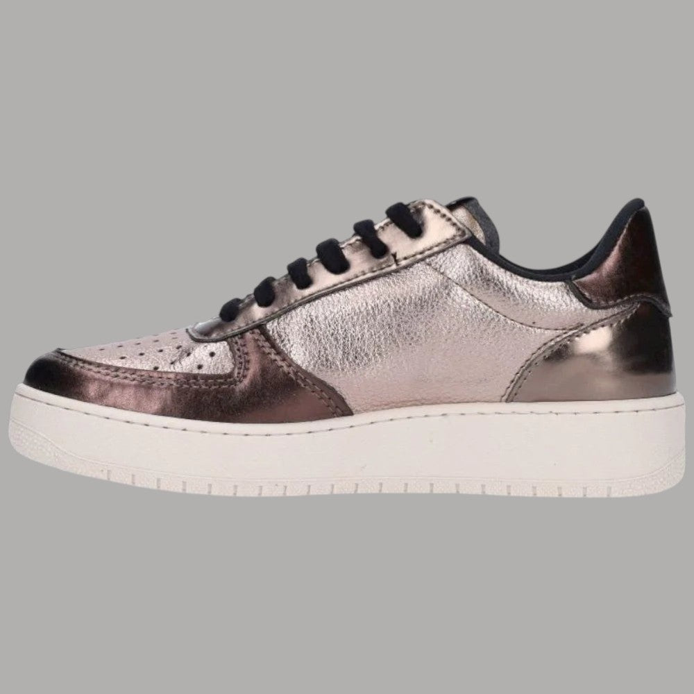 Sneaker donna bronzo metallizzato in similpelle con lacci neri e suola bianca