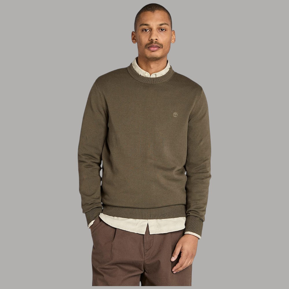 Maglione girocollo oliva con bordo a costine e logo sul petto.