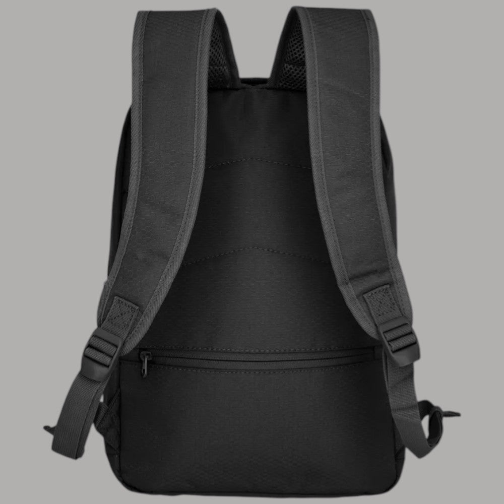 Zaino nero con spallacci imbottiti e apertura superiore, tasca frontale con zip