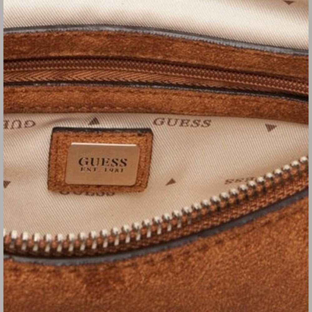 Borsa a spalla Guess Katie con inserti teddy