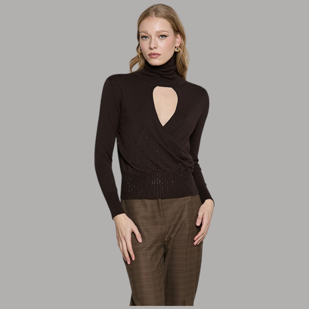 Maglia marrone collo alto con scollo incrociato e strass, maniche lunghe