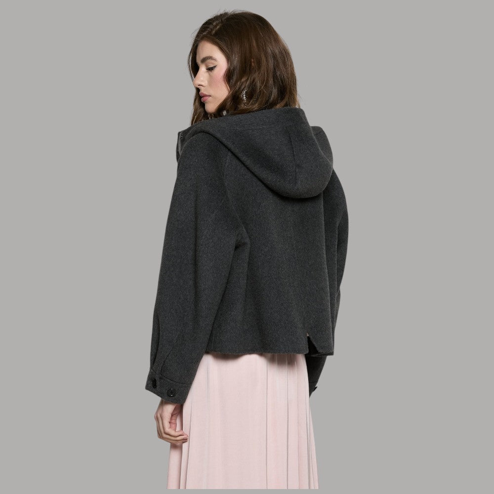 Cappotto corto Relish con cappuccio, tasche a toppa, zip e bottoni automatici