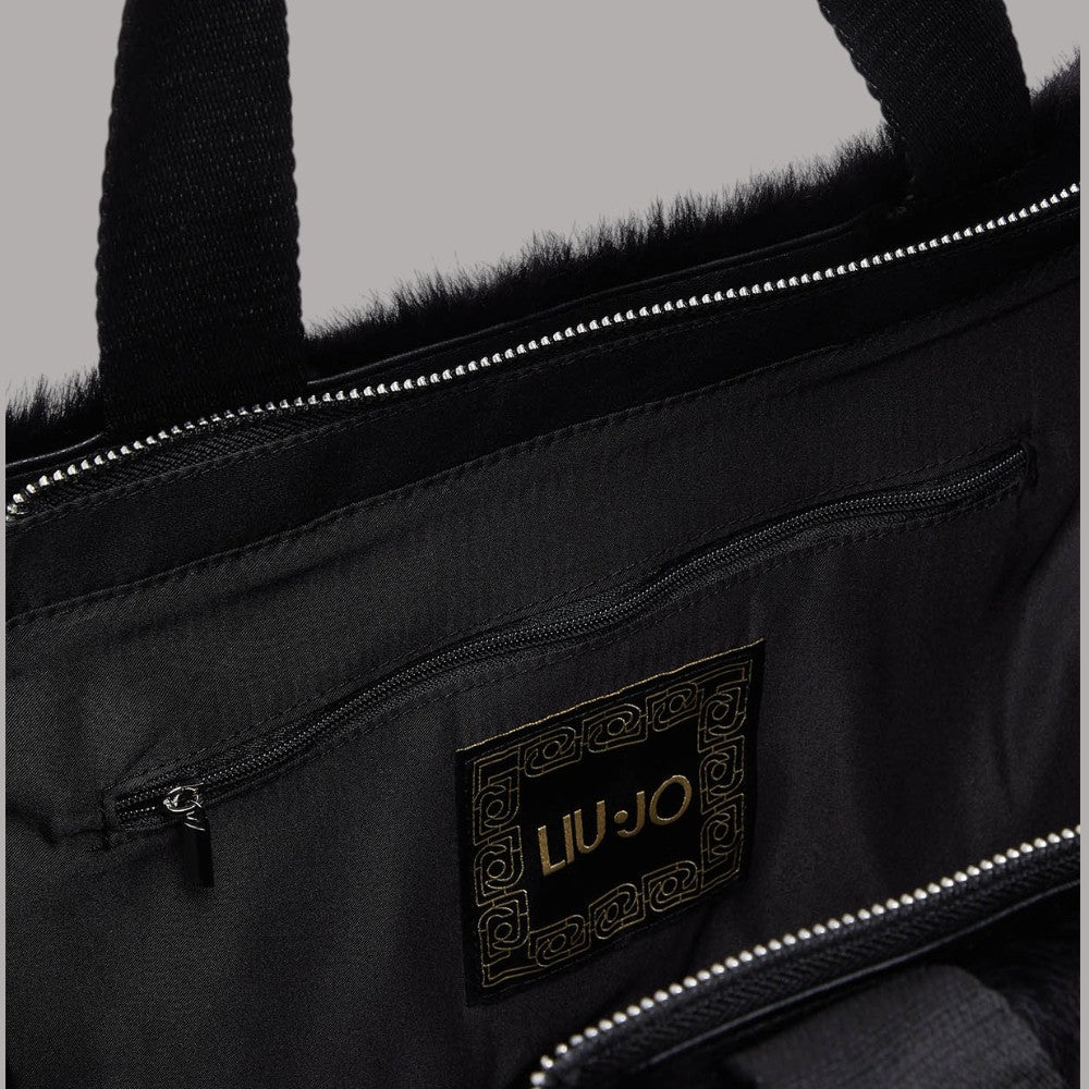 Interno borsa tote: zip superiore, fodera nera e tasca con logo Liu Jo.