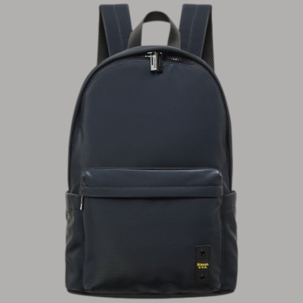 Blauer Zaino nero in tessuto resistente con dettagli in ecopelle e scomparto frontale con zip